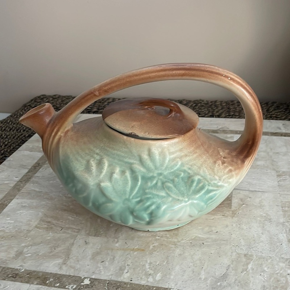 McCoy Daisy vintage teapot with lid. 1940-50’s